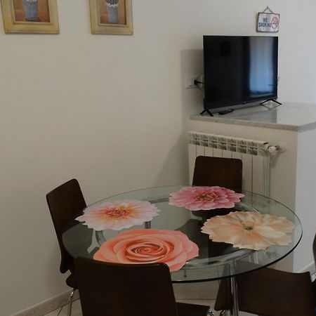 Rose Apartment Luni Εξωτερικό φωτογραφία